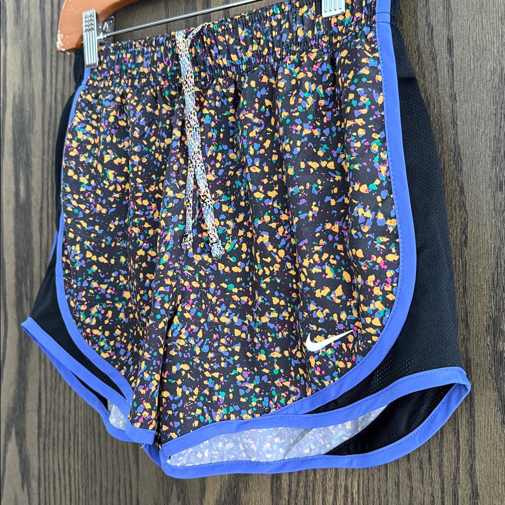 Nike • Running Track Short - Picture 2 of 4